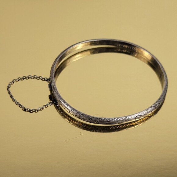 Vintage 925 Sterling Silver Hinged Etched Bangle Bracelet Oval Safety Chain 7 In - Picture 1 of 11